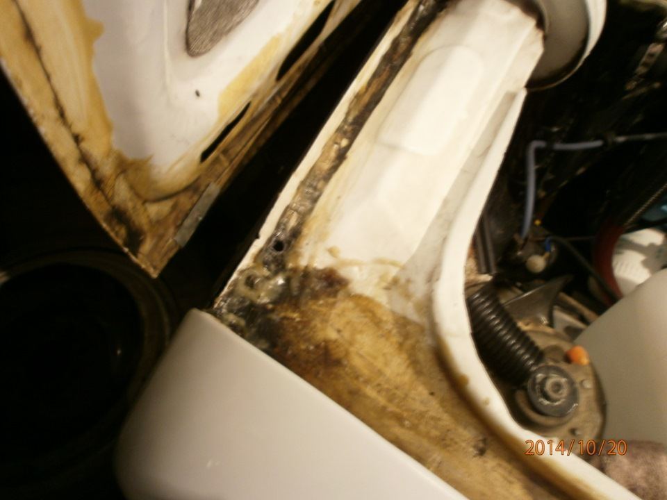 16.Дренаж верхней поперечины рамки радиатора image #2