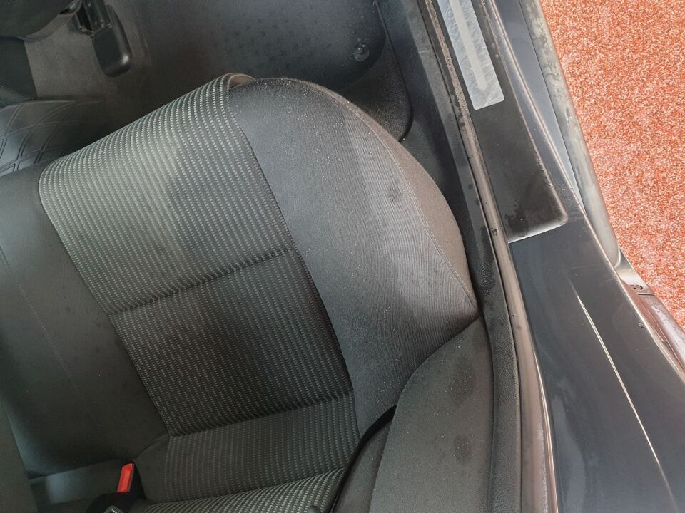 №13. История о мокром диване или "плюсы" механических стеклоподъемников + нужна помощь image #2