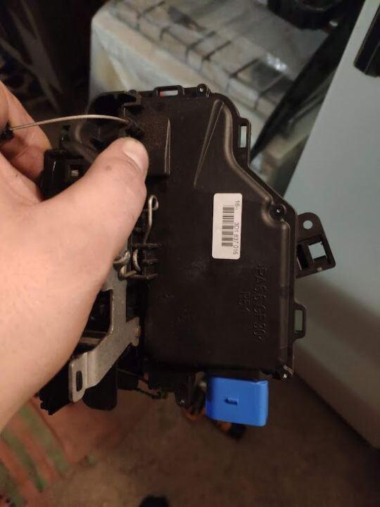 Ремонт замка (передний правый) VW Golf Mk5 image #1