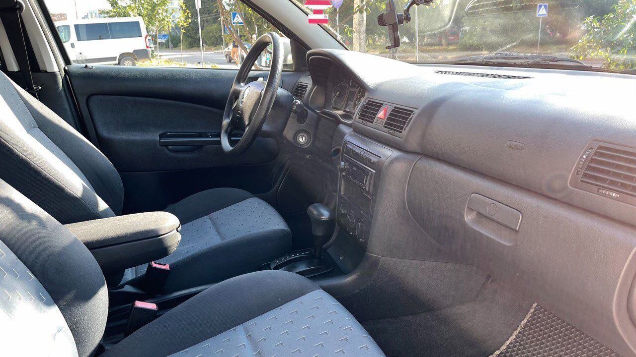 Skoda Octavia Mk1 image #2