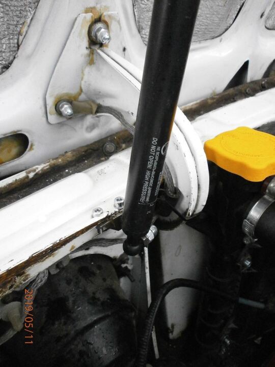 130.Газовый амортизатор крышки капота image #1