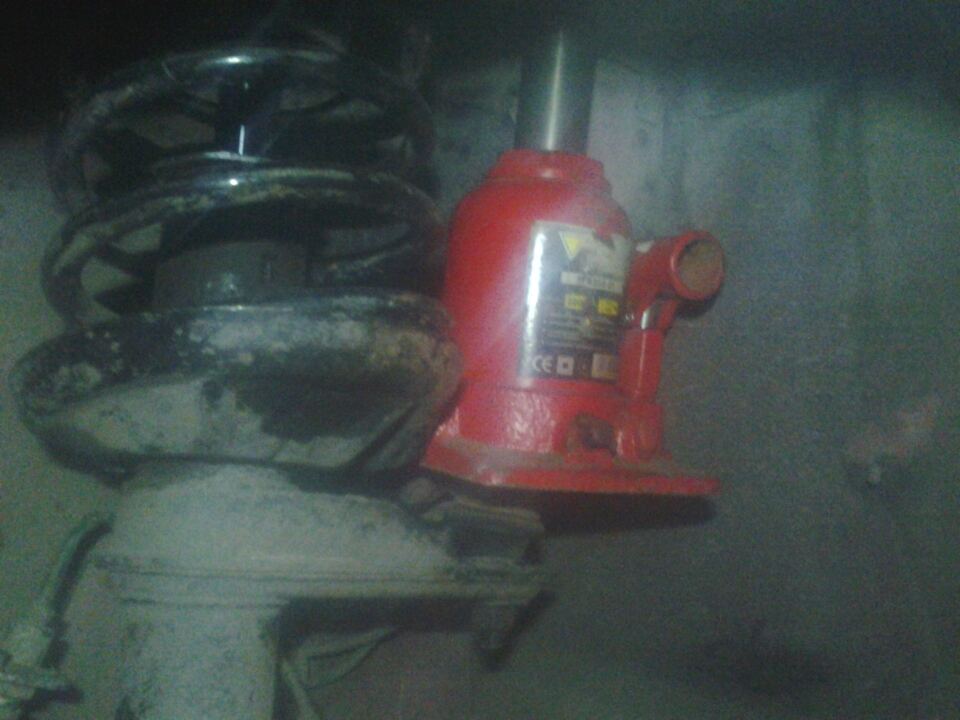 Замена переднего амортизатора, опор стоек image #2