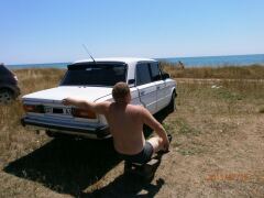 Стоишь на берегу и чувствуешь соленый запах ветра, что веет с моря. И веришь, что свободен ты, и жизнь лишь началась. image #2