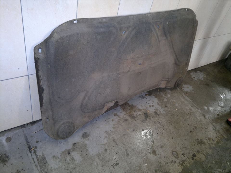 Газовый упор капота Milotec + чистка изоляции капота image #3