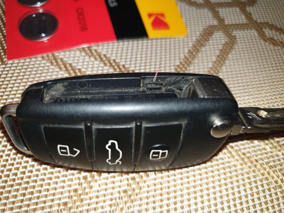 №21. Замена батарейки в ключе A4 B7 Avant image #2