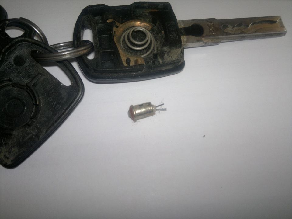 Фонарик в ключе зажигания image #3