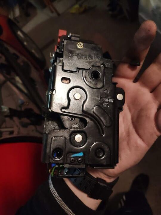 Ремонт замка (передний правый) VW Golf Mk5 image #2