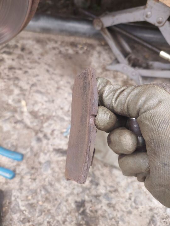 Заміна передніх тормозних колодок image #1