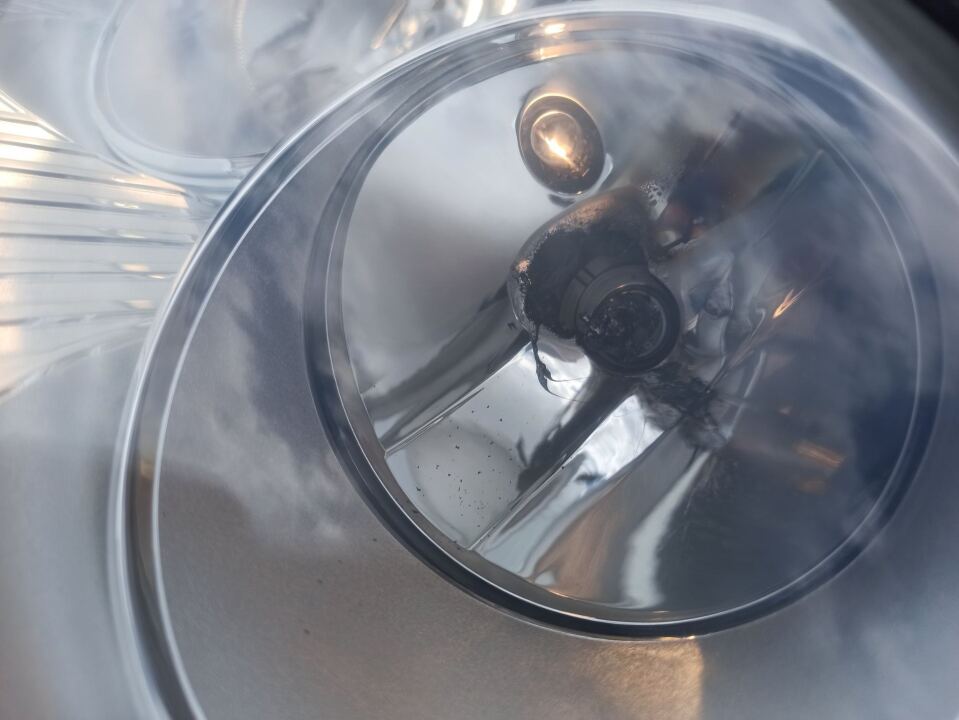 Замена лампочек, или как я обнаружил у себя адаптивную фару. image #2