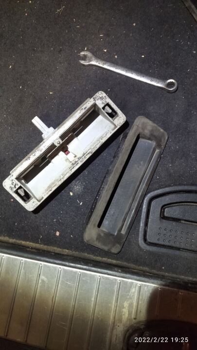 Кнопка задней двери image #2