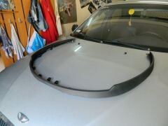 Губа переднего бампера.