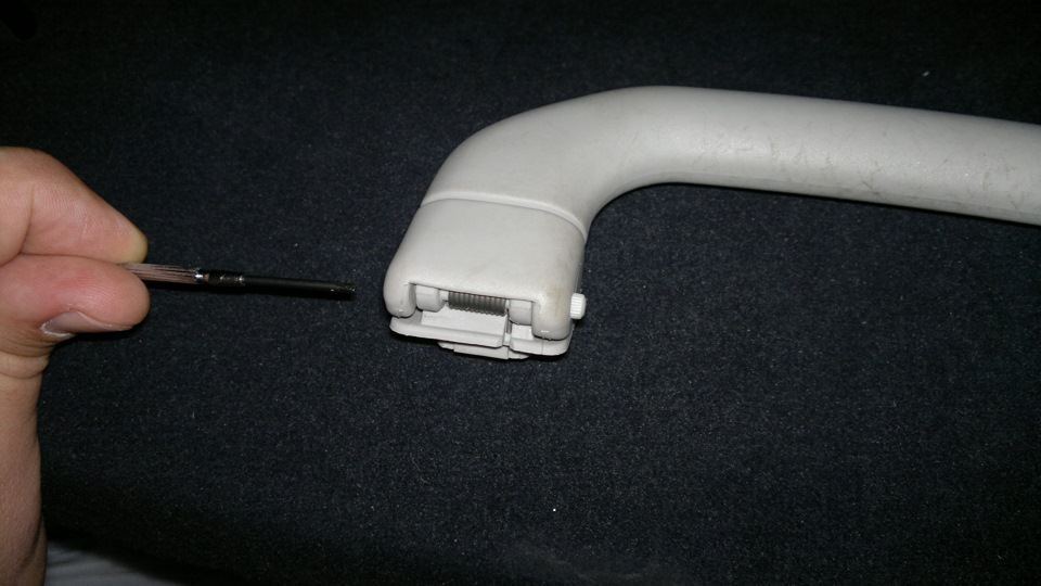 Разборка потолочных ручек и ништяки: "мусорка", спрей-смазка для замков. Обновлено! image #2