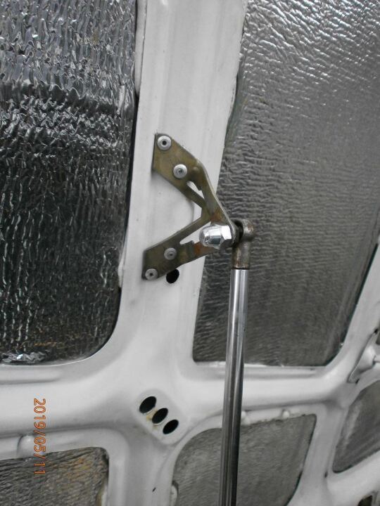 130.Газовый амортизатор крышки капота image #2