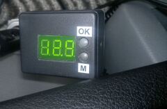 Автомобильный вольтметр