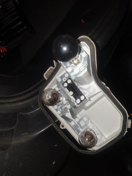 №19. Замена лампы заднего хода image #2