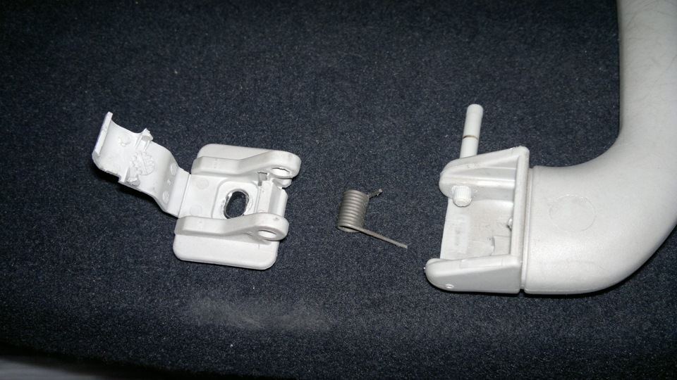 Разборка потолочных ручек и ништяки: "мусорка", спрей-смазка для замков. Обновлено! image #3