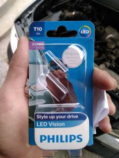 №22. Чистка подкапотки и замена лампочок габаритов