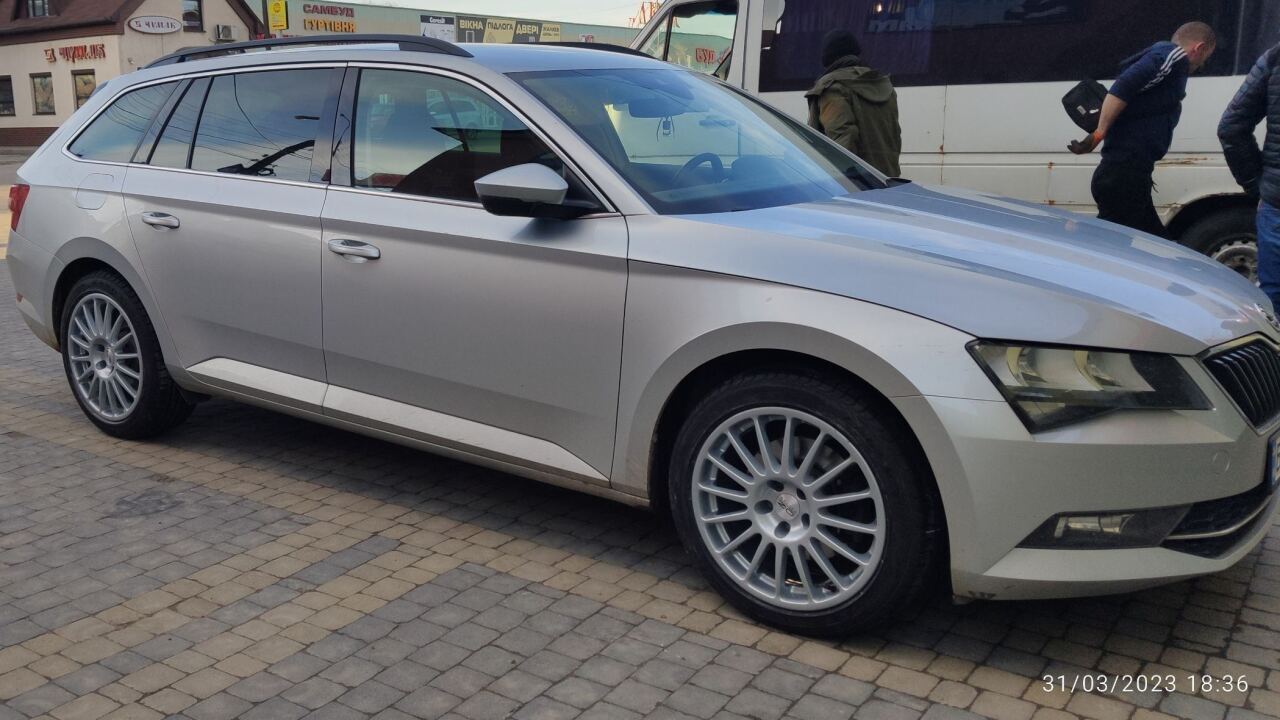 Skoda Superb Combi (Mk3) image #1