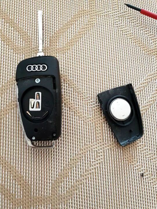 №21. Замена батарейки в ключе A4 B7 Avant image #2