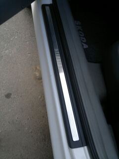 Накладки порогов — новый шильдик — крышка буксировочного кольца