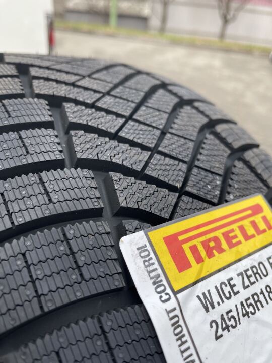 Pirelli Ice Zero FR 245/45 r18 184 стиль м5 image #1