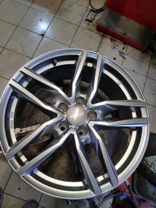 7. Диски на летний период — Alutec Ikenu Metal Grey R18 image #1